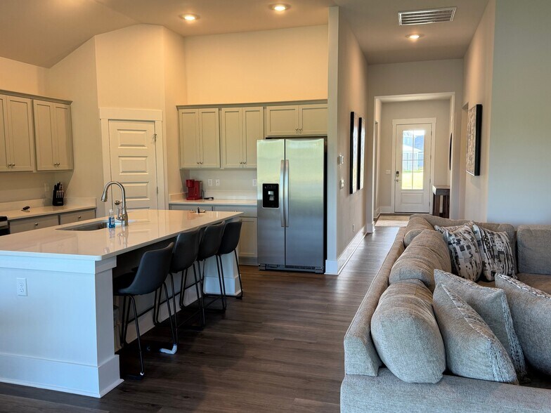 Building Photo - 5093 Roundhead Dr