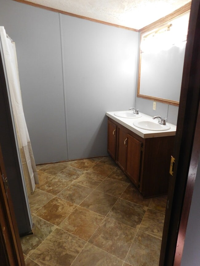 Building Photo - 233 Co Rd 725