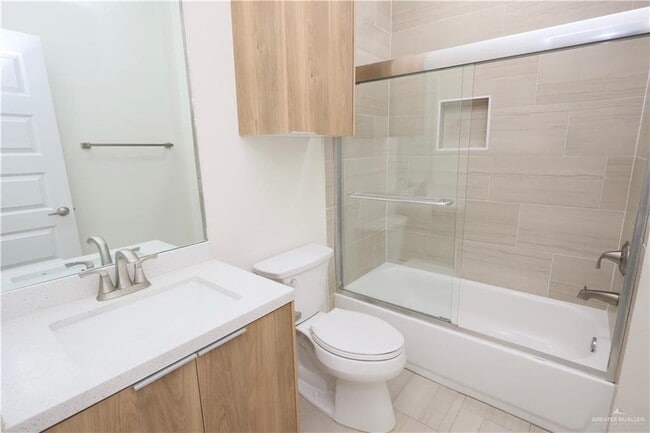 Building Photo - 18 Israel E Ave