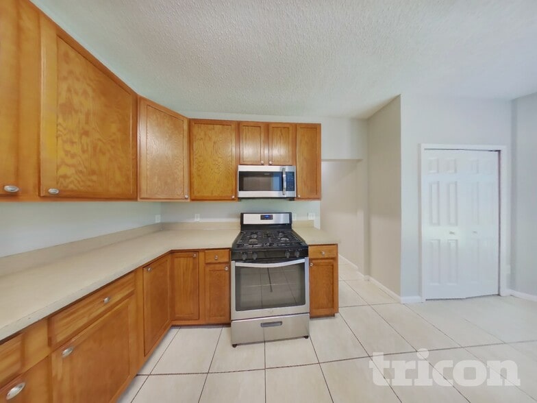 Building Photo - 12878 Dunns View Dr