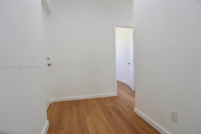 Building Photo - 337 SW 5th Ave