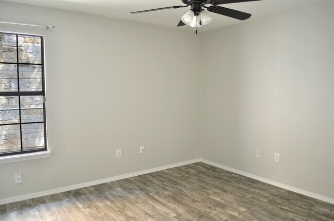 Building Photo - 6400 Santos St