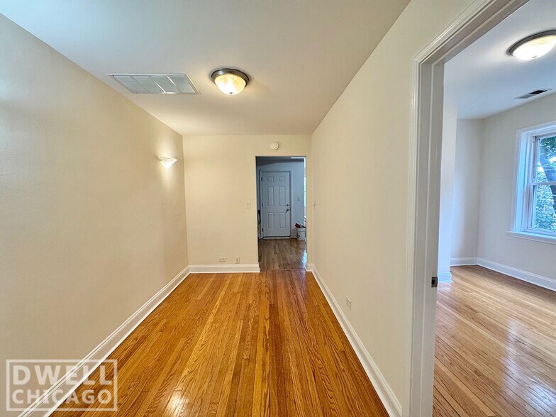 Building Photo - 3426 W Parker Ave