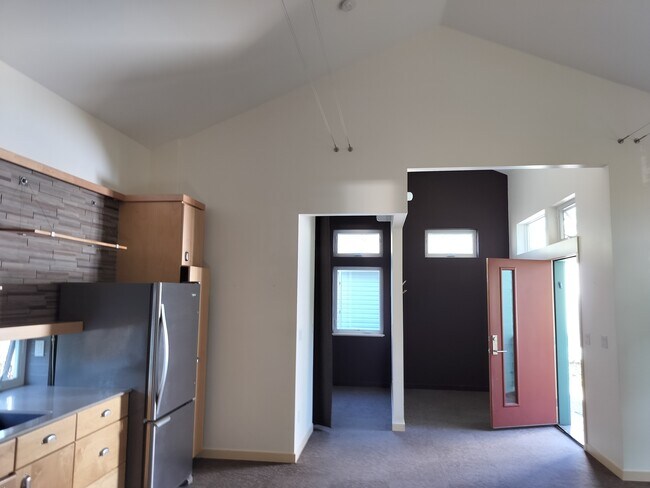 Building Photo - 16261 SE Sun Ave