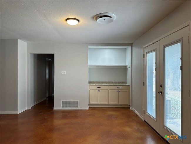 Building Photo - 1313 Fieldcrest