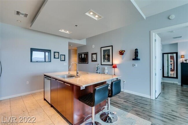 Building Photo - 4471 Dean Martin Dr