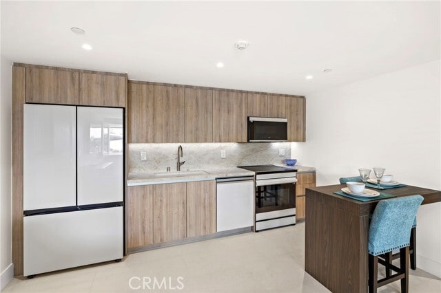 Building Photo - 200 Alta Vista Way