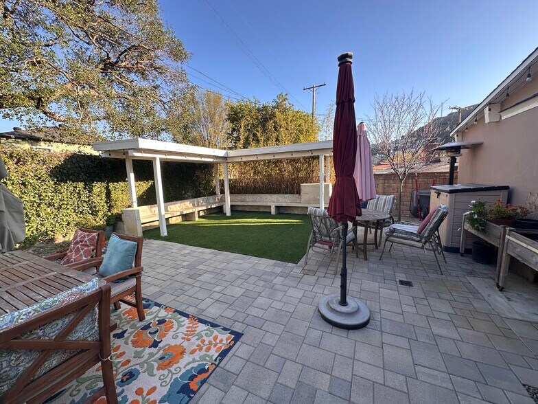 Building Photo - 3624 La Crescenta Ave