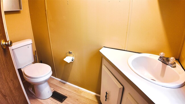 Building Photo - 251 Oakdale Dr