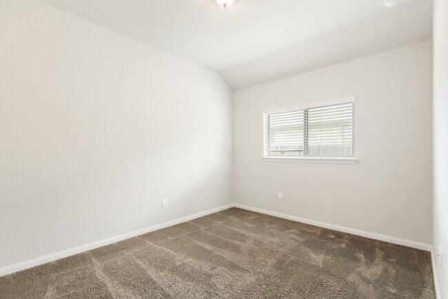 Building Photo - 2033 Market Trl
