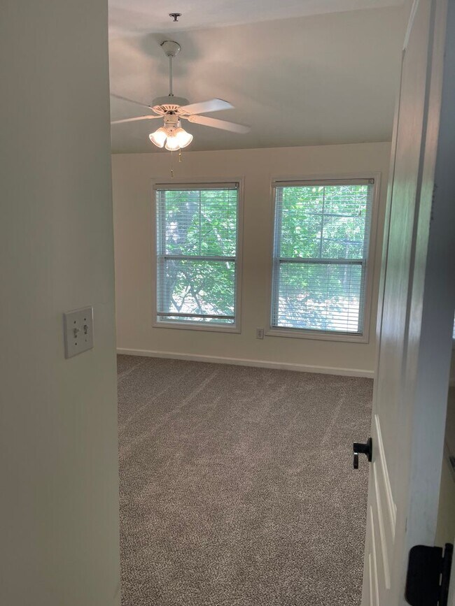 Building Photo - Lovely Condo in Gated Community at Brookwo...