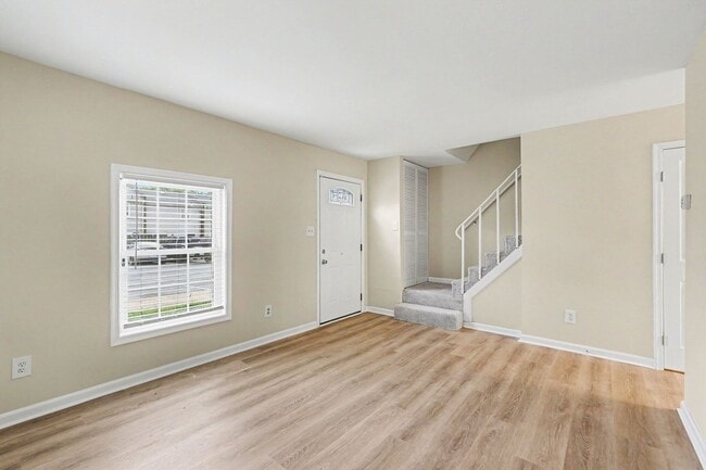 Building Photo - Updated 2BR Townhome Minutes from Central Park & Mary Washington Hospital!