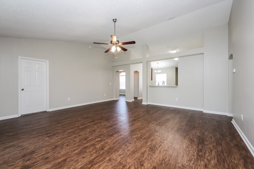 Building Photo - 3230 Chantilly Ct