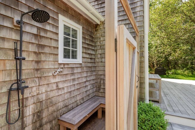 Building Photo - 27 Talkhouse Walk