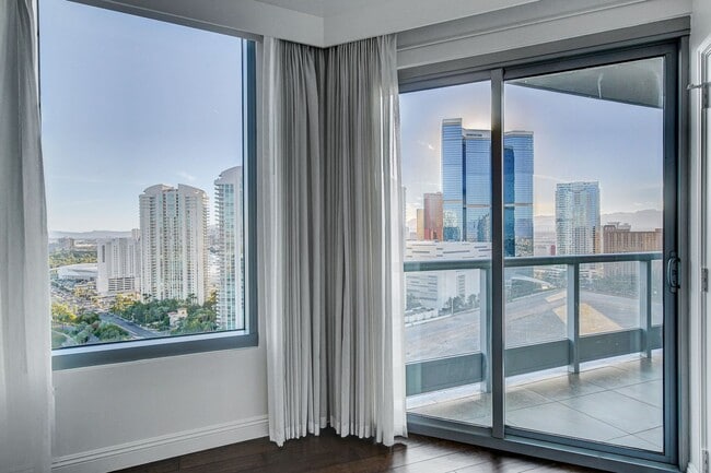 Building Photo - Turnberry Towers 2705W-City/Golf Course Views from this Stunning 1Bd/1.5Ba Residence