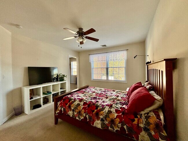 Building Photo - 589 Stafford Ave