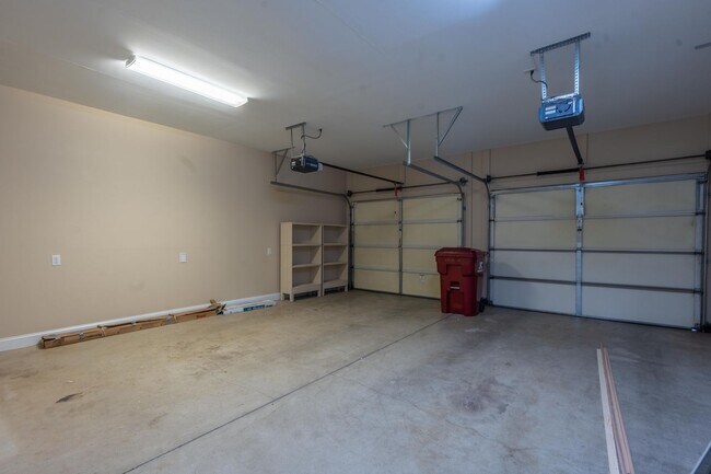 Building Photo - 1833 Waters Edge Dr