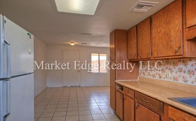 Building Photo - 3Bed/1Bath House at 15TH/Peoria! $399 MOVE...