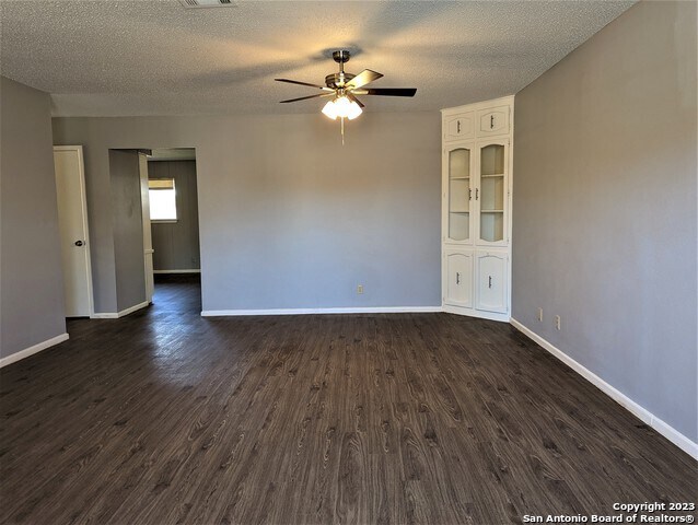 Building Photo - 2330 Blossom Dr