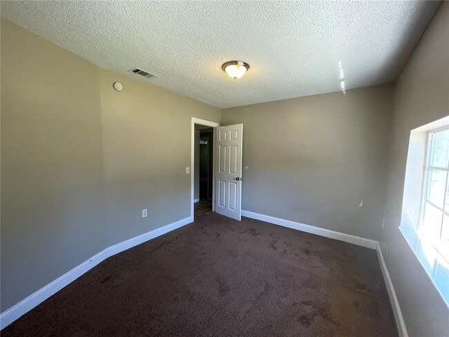 Building Photo - 10204 N Edison Ave