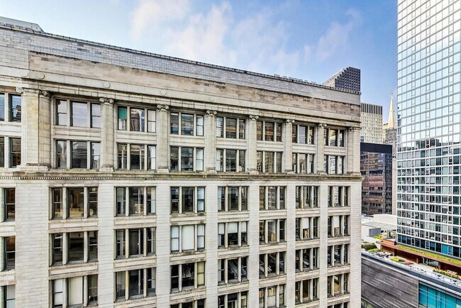 Building Photo - 8 E Randolph St