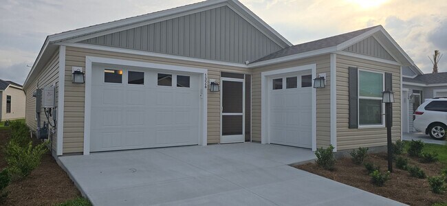 Building Photo - Brand New Moonstone Patio Villa – Walk to ...