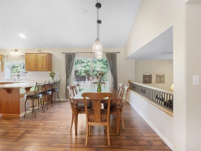 Building Photo - 806 N Knudson St