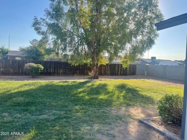 Building Photo - 1715 S Windsor