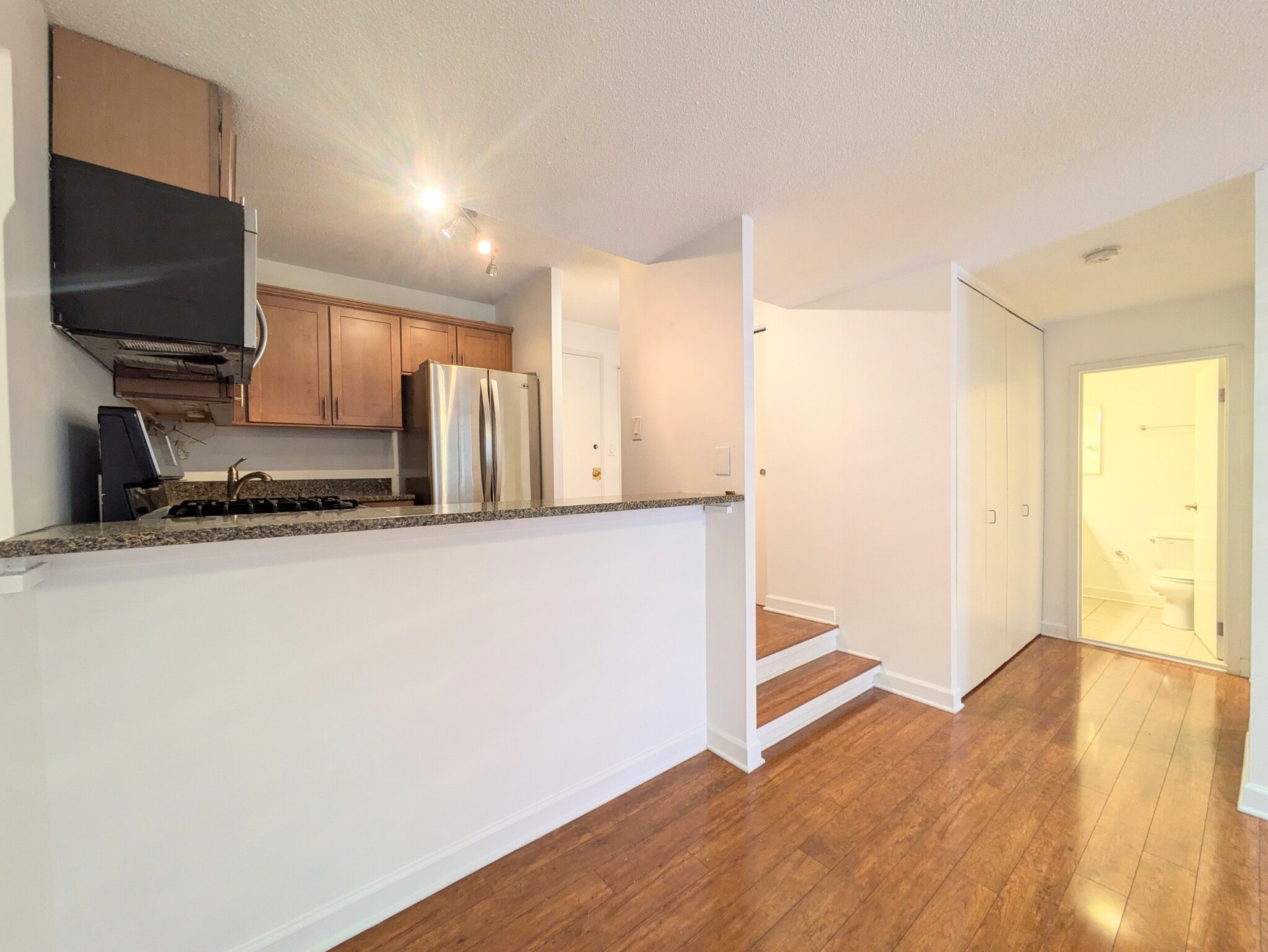 Building Photo - 230 E Ontario St