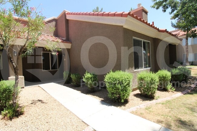 Building Photo - 2929 W Yorkshire Dr