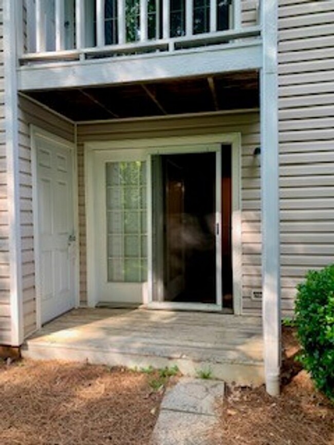 Building Photo - Adorable 2 bedroom 1 bath condominium