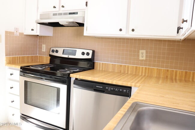 Building Photo - 1113 Plaza Azul