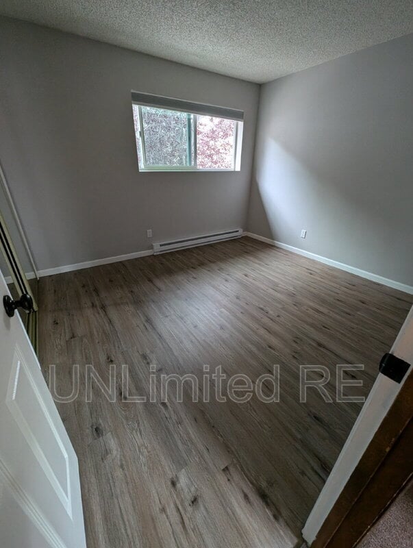 Building Photo - 319 N Park St