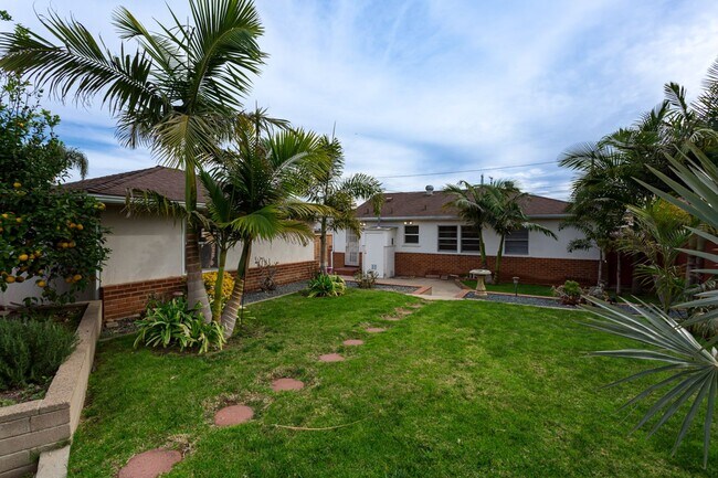 Building Photo - Traditional Home in Allied Gardens