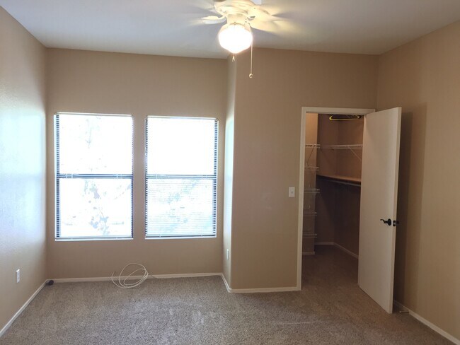 Building Photo - COZY GATED CONDO NEAR THE 95!