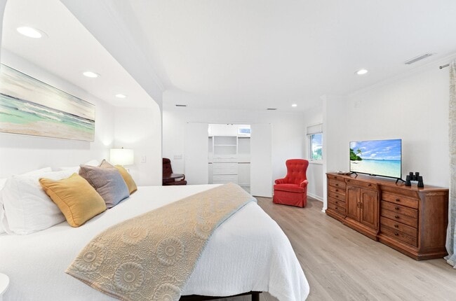 Building Photo - AMAZING WRIGHTSVILLE BEACH OFF-SEASON HOME - Now until End of April 2026