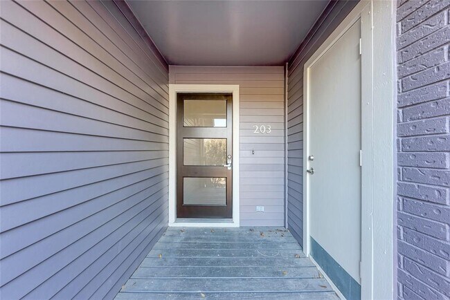 Building Photo - 2106 Nickerson St