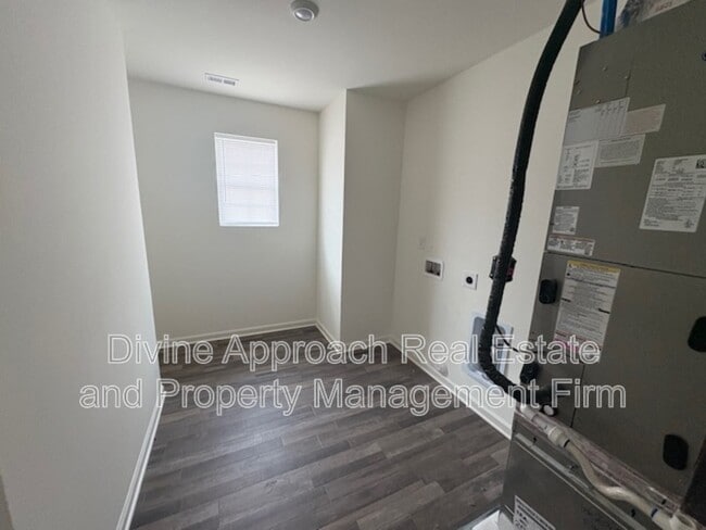 Building Photo - 1609 U W Clemon Dr