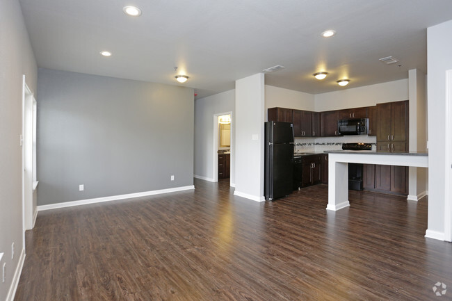 2BR,2BA - 975SF - LIVING AREA - City Center Apartments