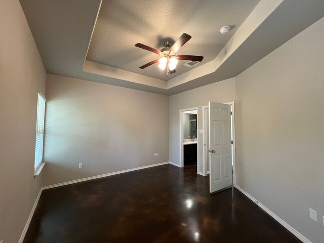 Building Photo - Luxury 3/2 Duplex in Seguin, Texas