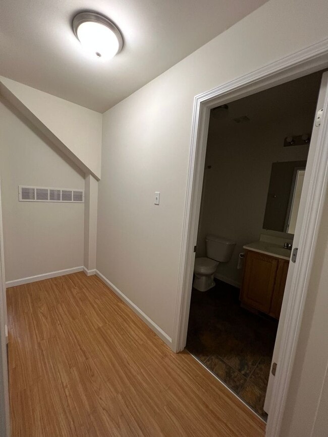 Building Photo - Home On 5 Acres Just North of Washington, MO