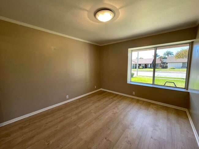 Building Photo - Recently Remodeled 4 Bedroom 2 Bath Single...