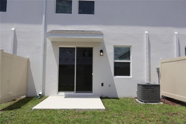 Building Photo - 2452 Skyline Lp