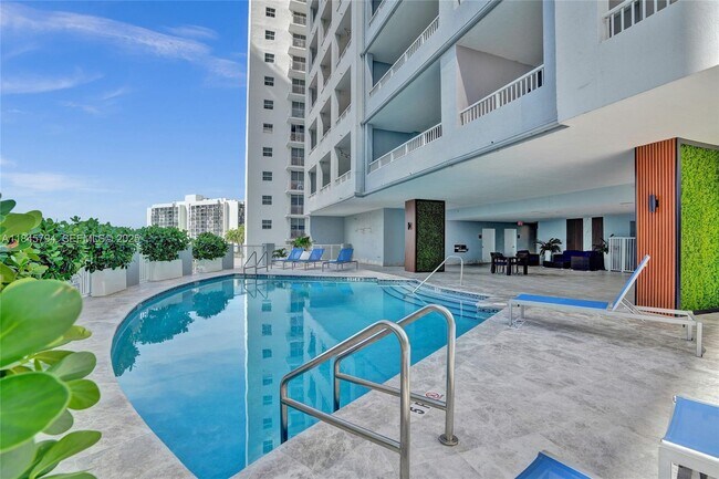 Building Photo - 170 SE 14th St