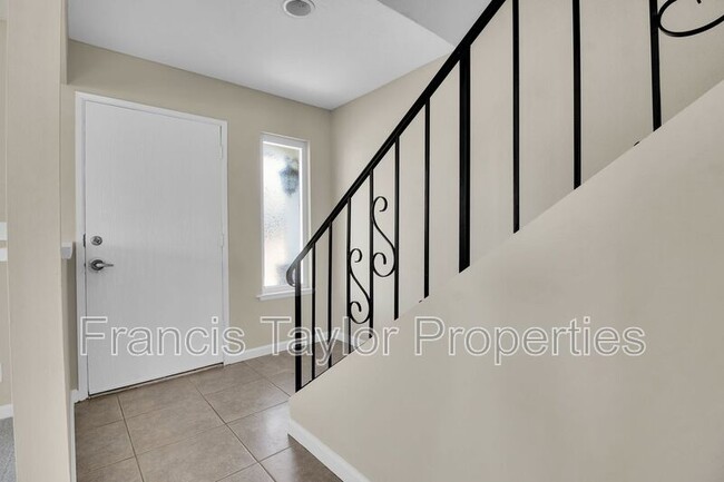 Building Photo - 2053 Habero Dr