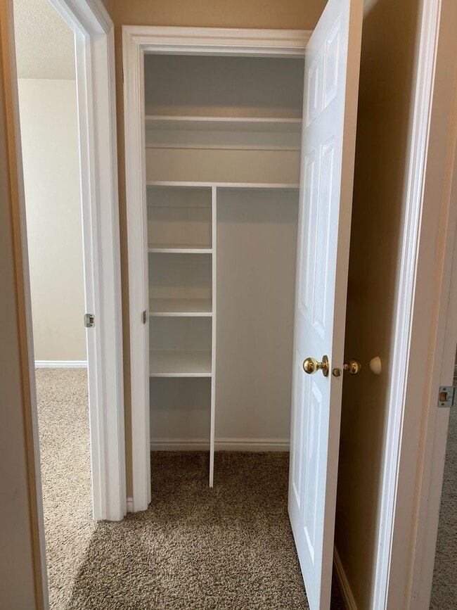 Building Photo - BRENTWOOD CONDO 2 BED 1 BATH
