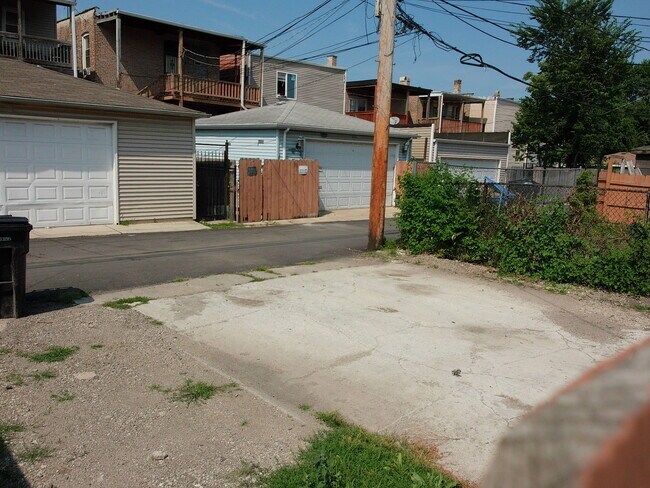 Building Photo - 3918 W Van Buren St