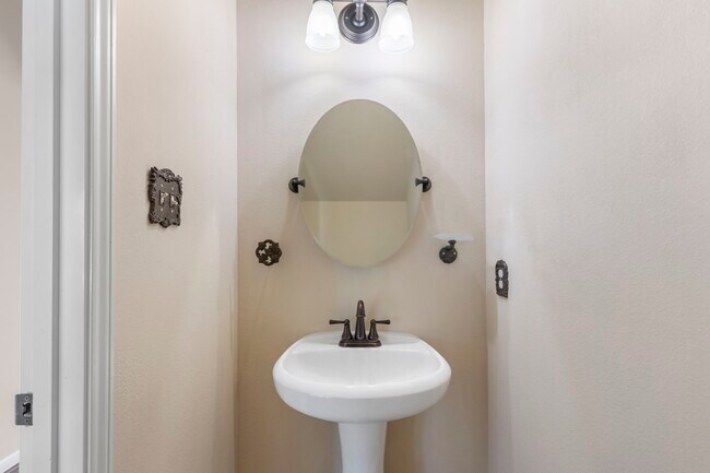 Building Photo - 507 Carson Ridge Dr