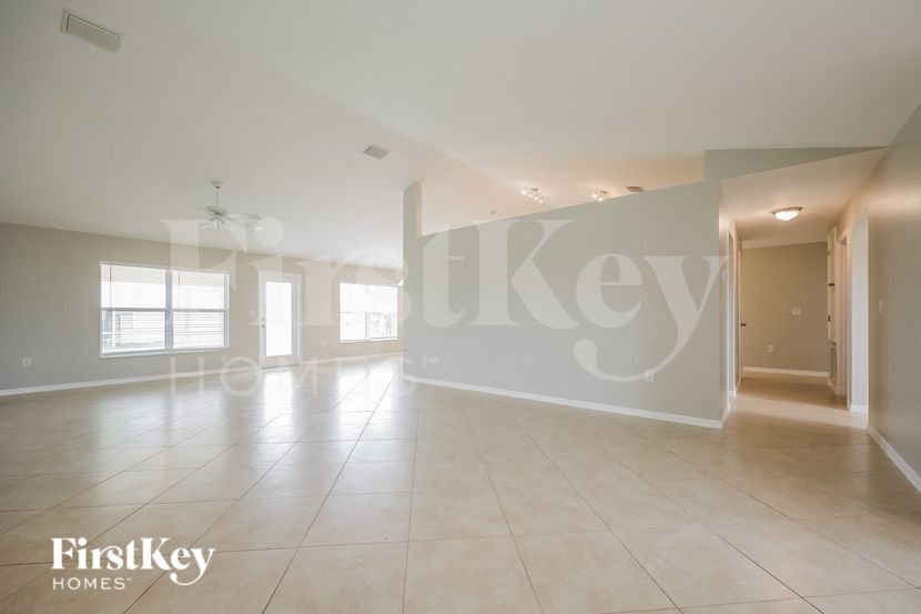 Building Photo - 2029 NW 4th St