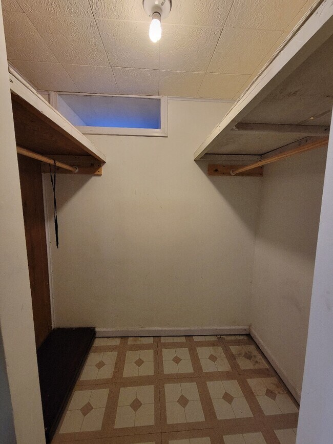 Building Photo - 515 N 8th Ave